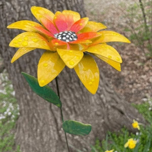 Vibrant Metal Flower Decorations for Year-Round Garden Color