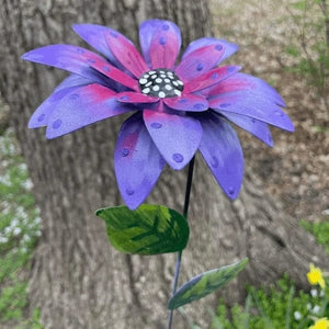 Vibrant Metal Flower Decorations for Year-Round Garden Color