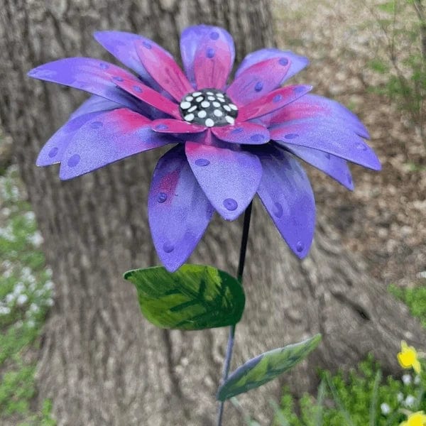 Vibrant Metal Flower Decorations for Year-Round Garden Color