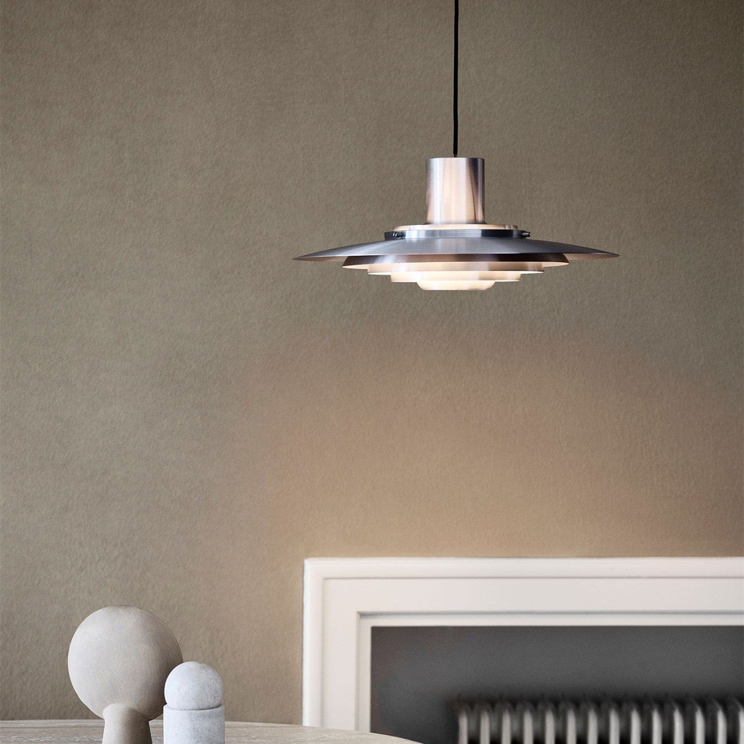 Modern Nordic Iron Aluminum Pendant Lamp – Sleek Lighting for Contemporary Interiors