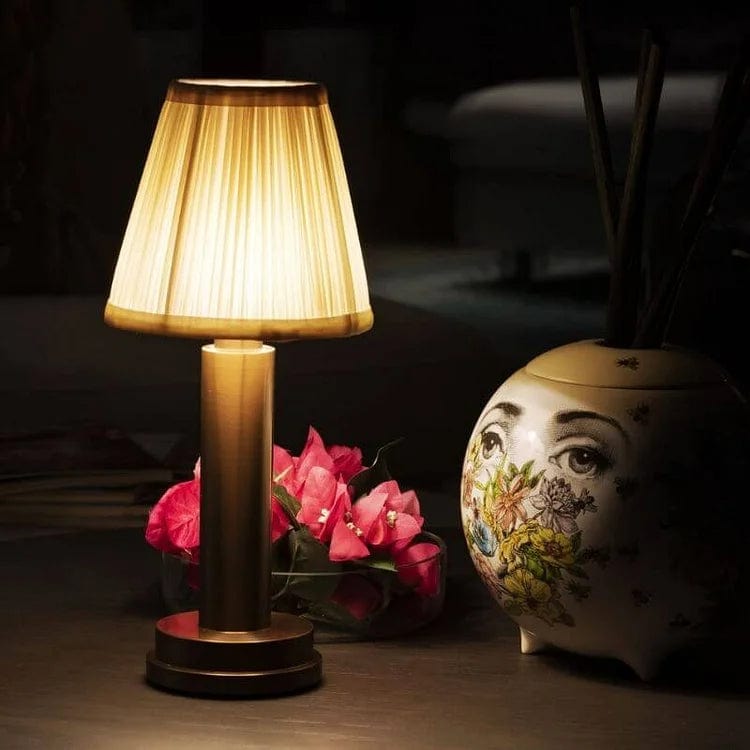 Refined Cordless Table Lamp – Slim Design with Warm Lighting & Dimming