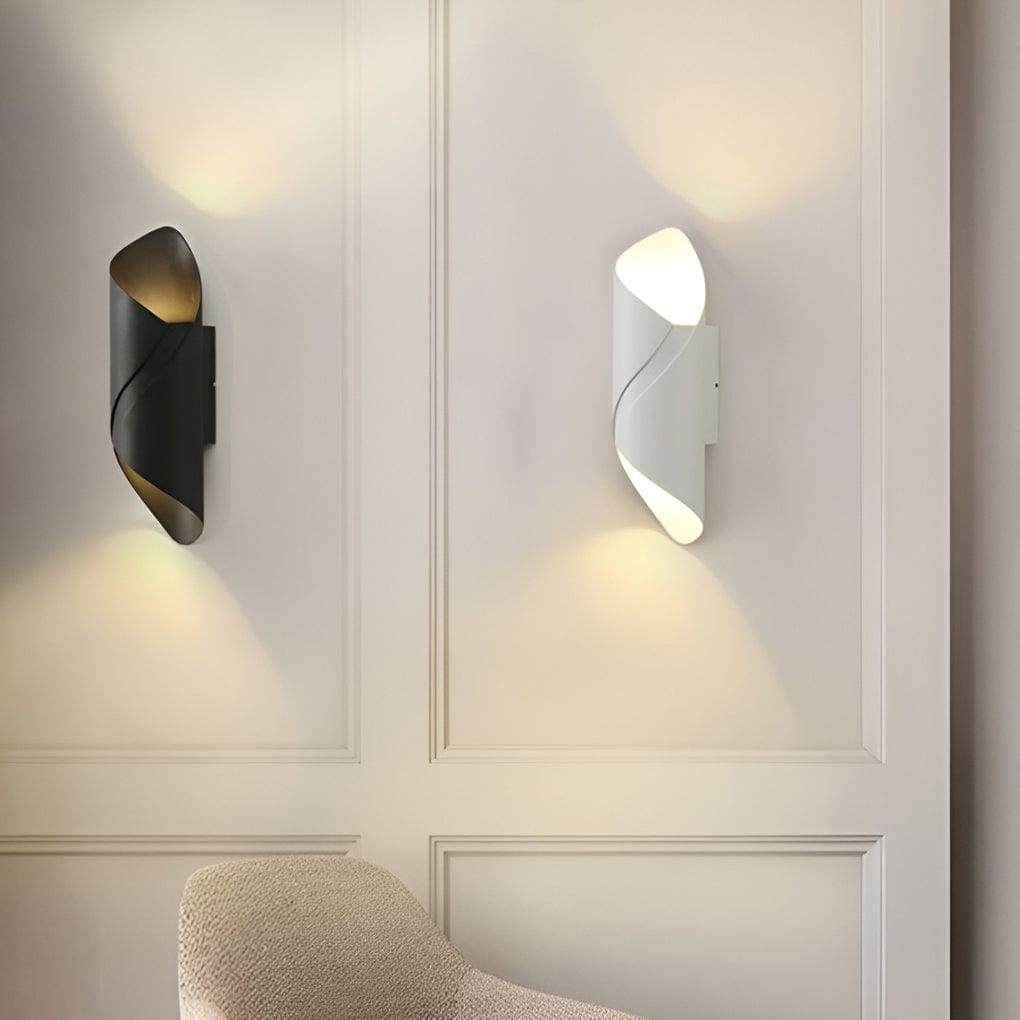 Versatile Outdoor Wall Lamp for Indoor and Outdoor Spaces