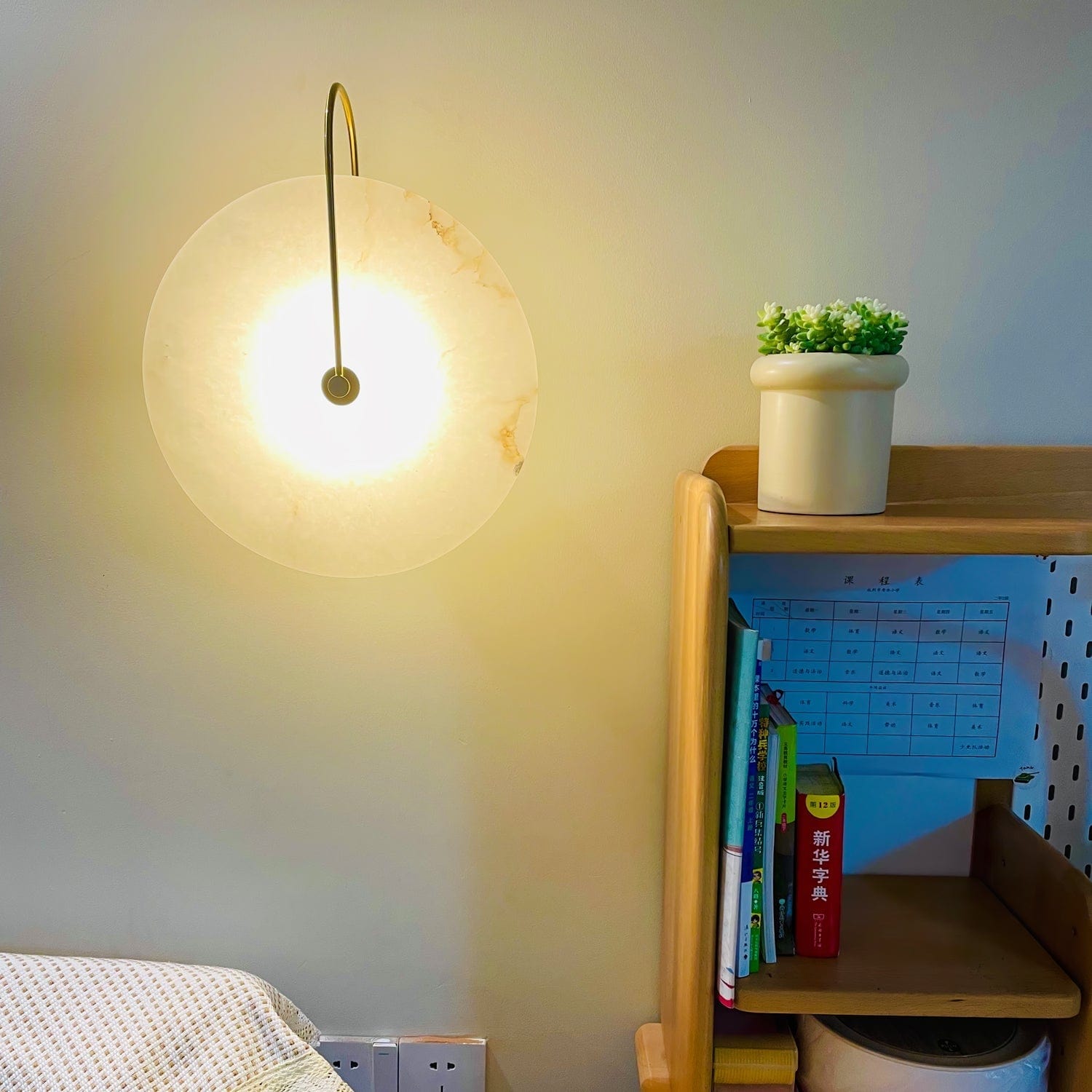 Alabaster LED Wall Lamp – Elegant Illumination for Any Space