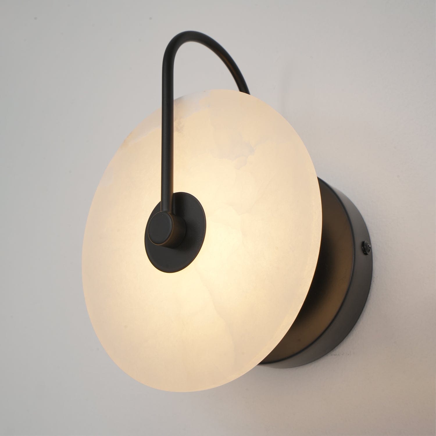 Alabaster LED Wall Lamp – Elegant Illumination for Any Space