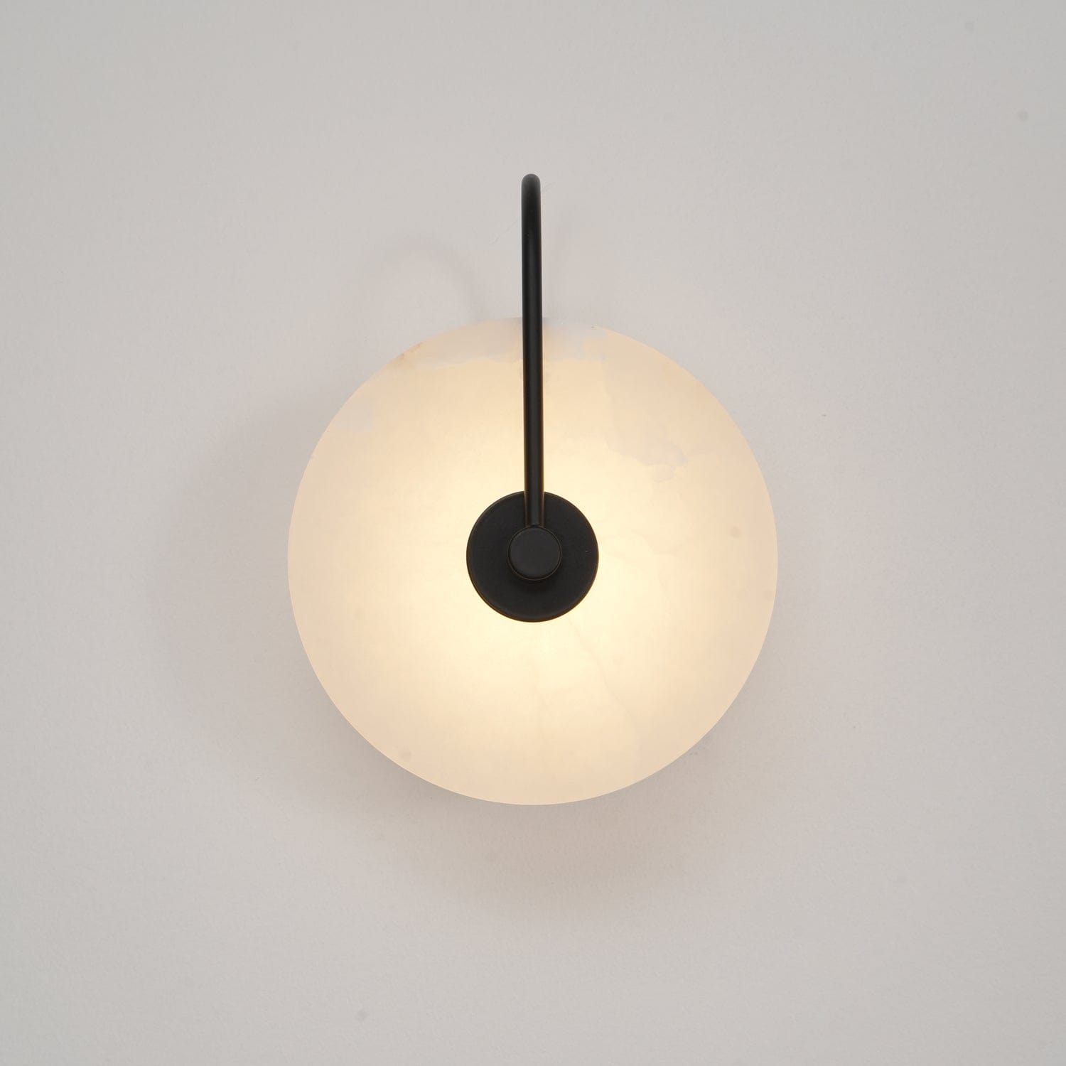 Alabaster LED Wall Lamp – Elegant Illumination for Any Space