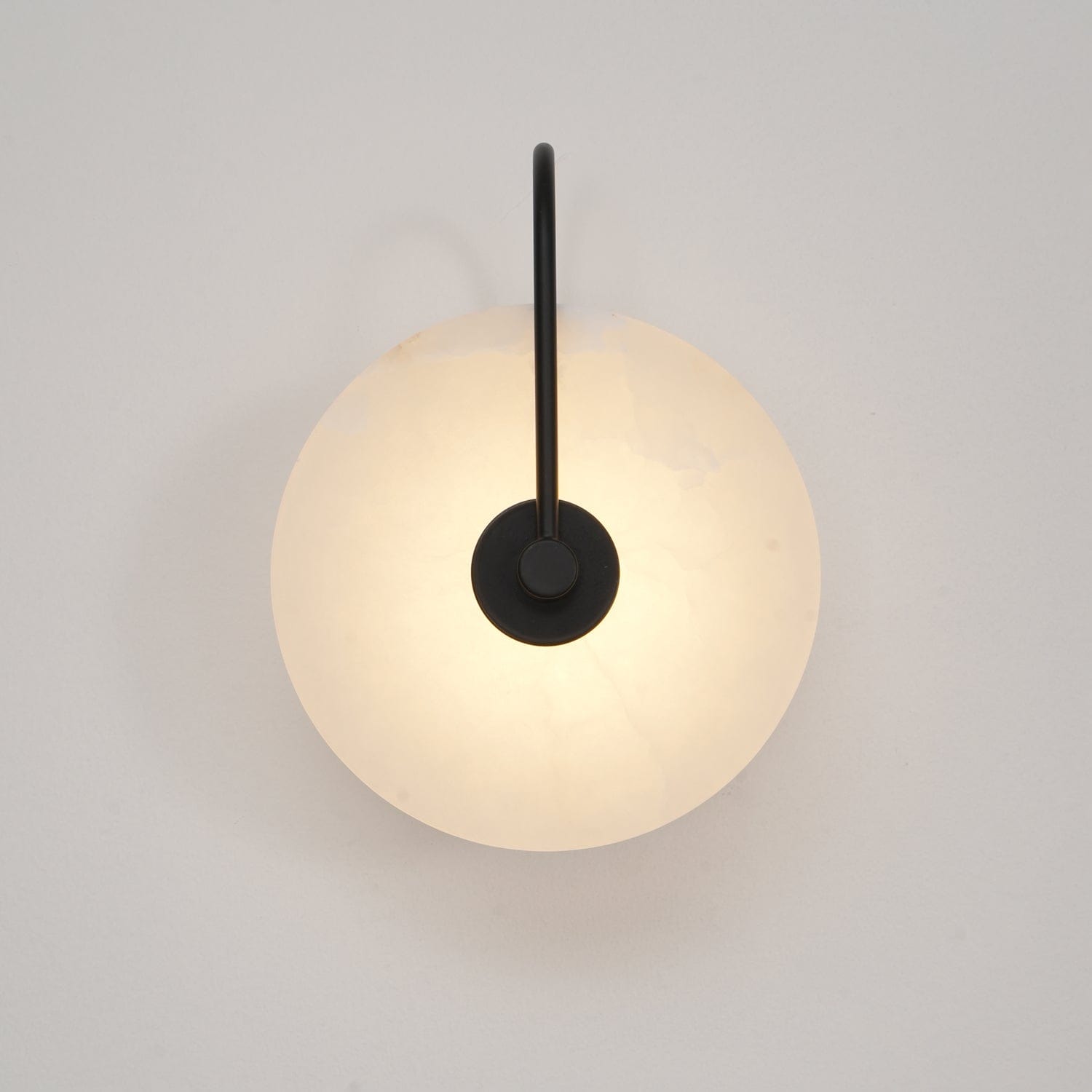 Alabaster LED Wall Lamp – Elegant Illumination for Any Space