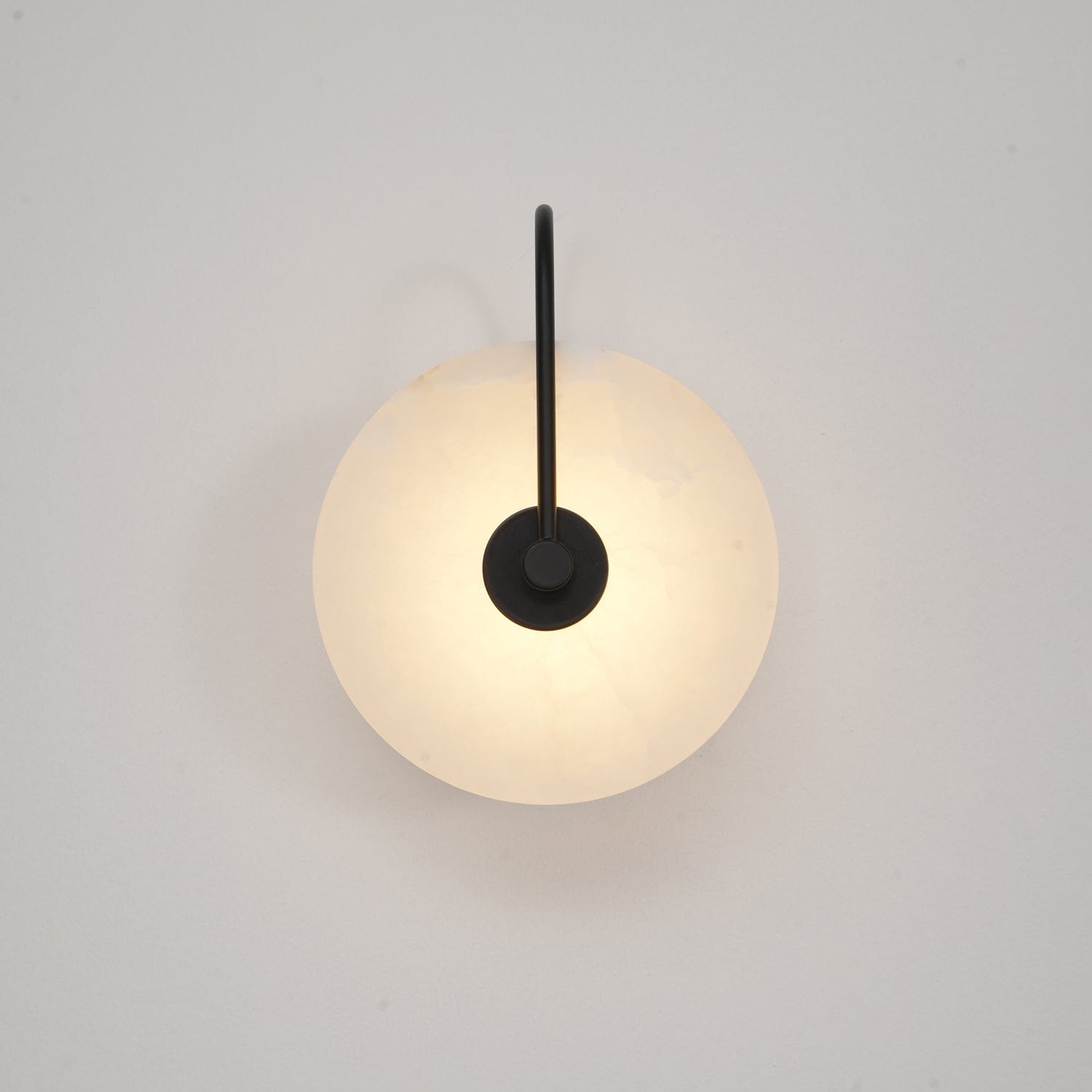 Alabaster LED Wall Lamp – Elegant Illumination for Any Space