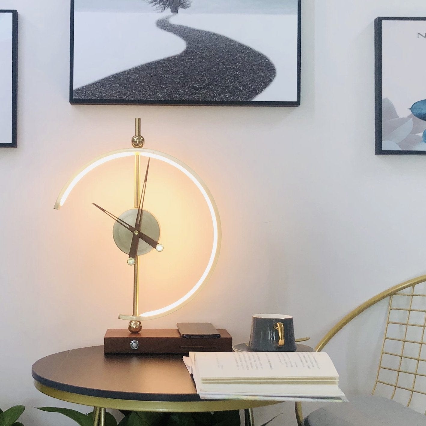 ClockLight™ – Wireless Charging & Energy-Efficient LED Lamp