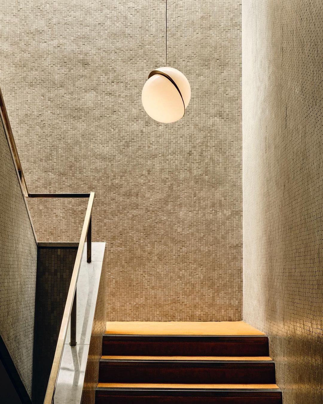 Crescent Pendant Lamp - Minimalist LED Lighting with Celestial Elegance