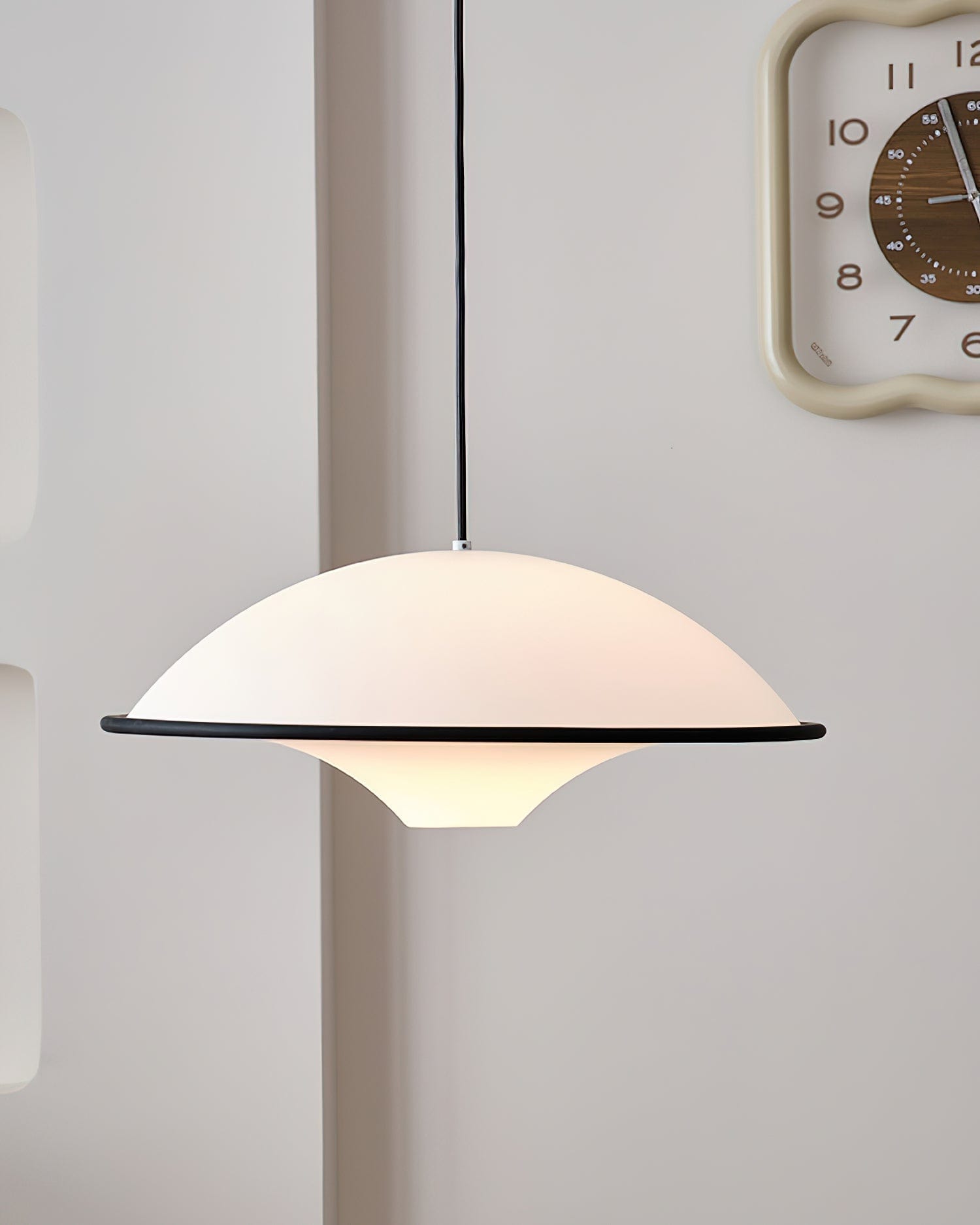 Fontana Pendant Light – Modern UFO-Inspired Elegance