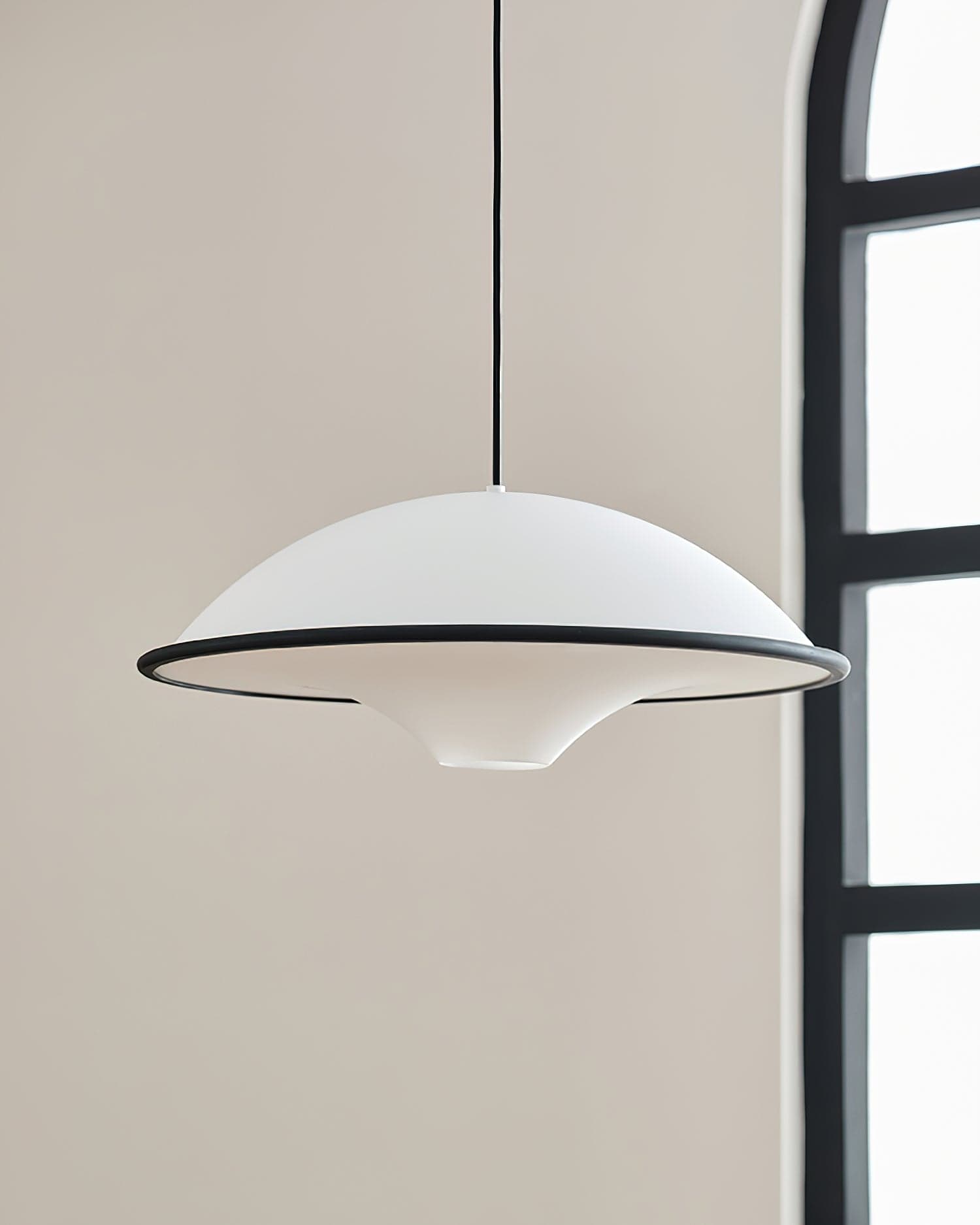 Fontana Pendant Light – Modern UFO-Inspired Elegance