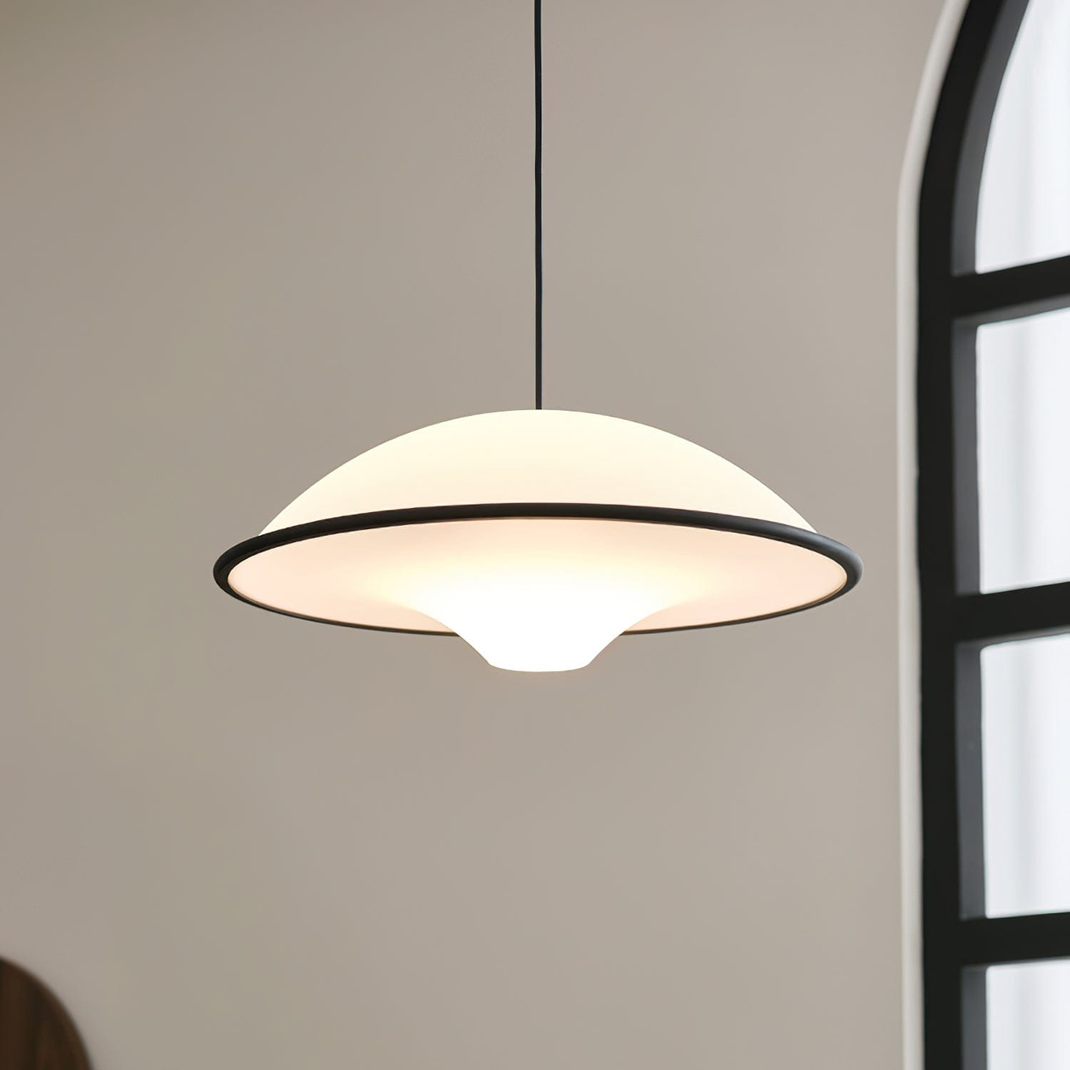 Fontana Pendant Light – Modern UFO-Inspired Elegance