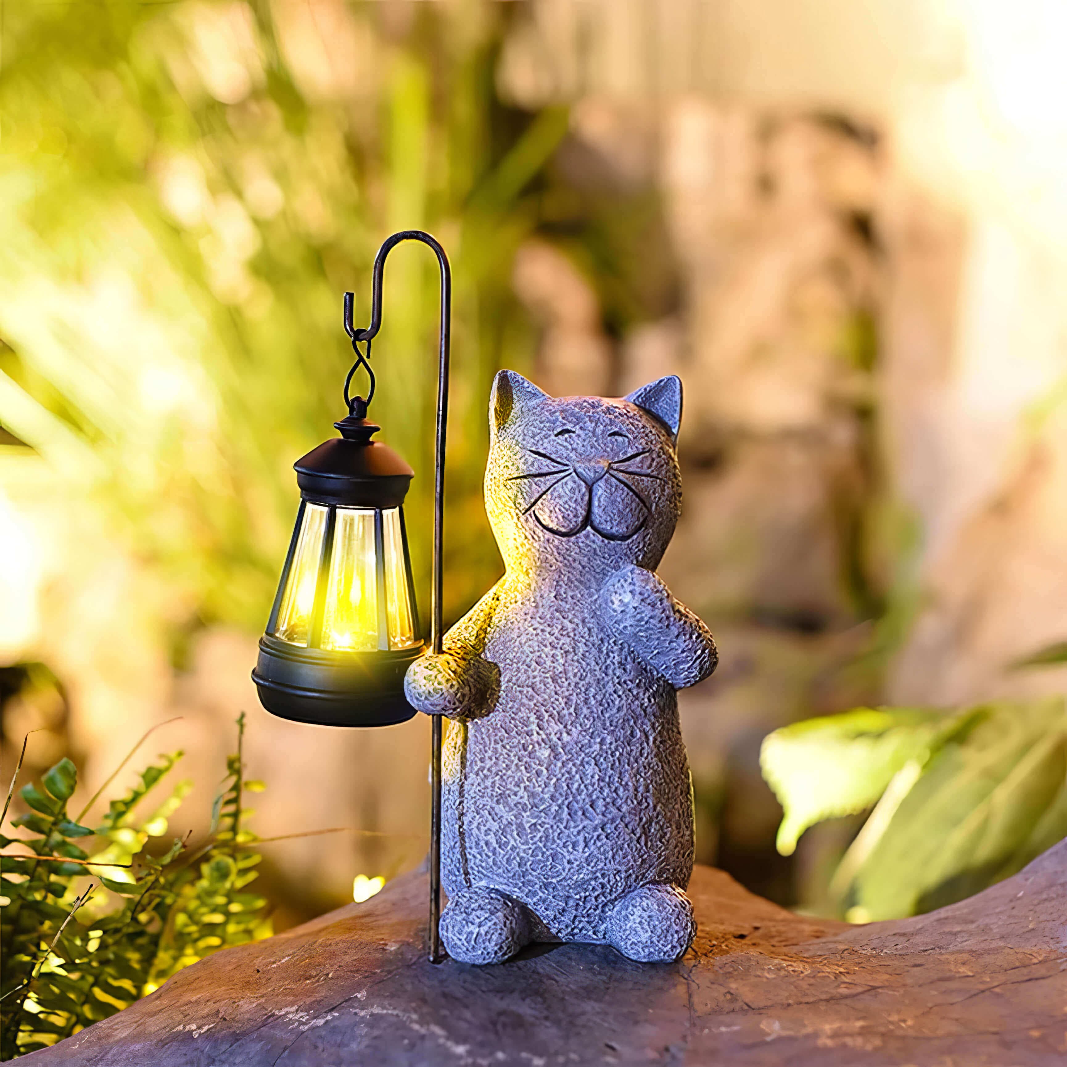 Golden Glow Cat – Solar-Powered Garden Light