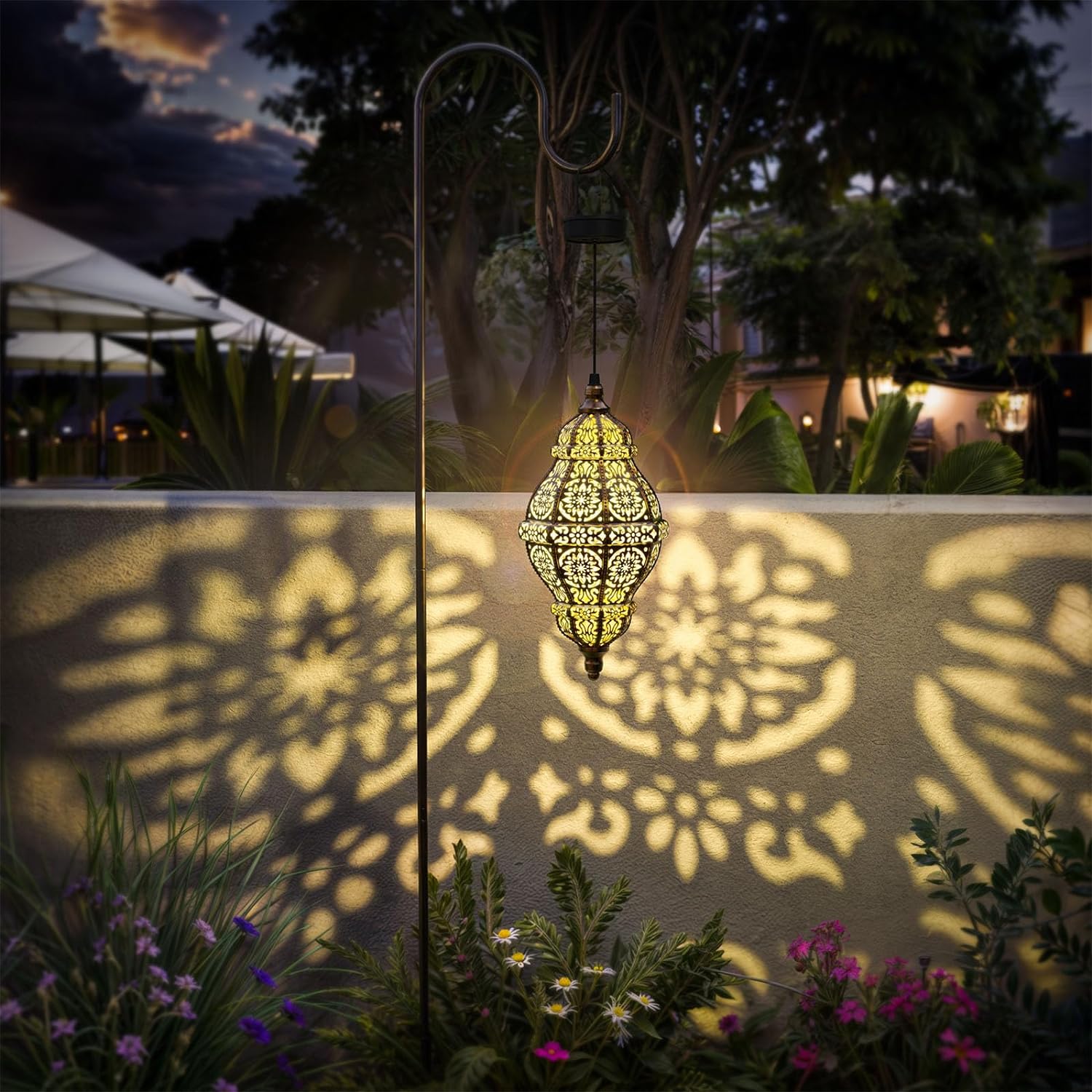 Golden Glory Lantern - Solar-Powered Outdoor Decor