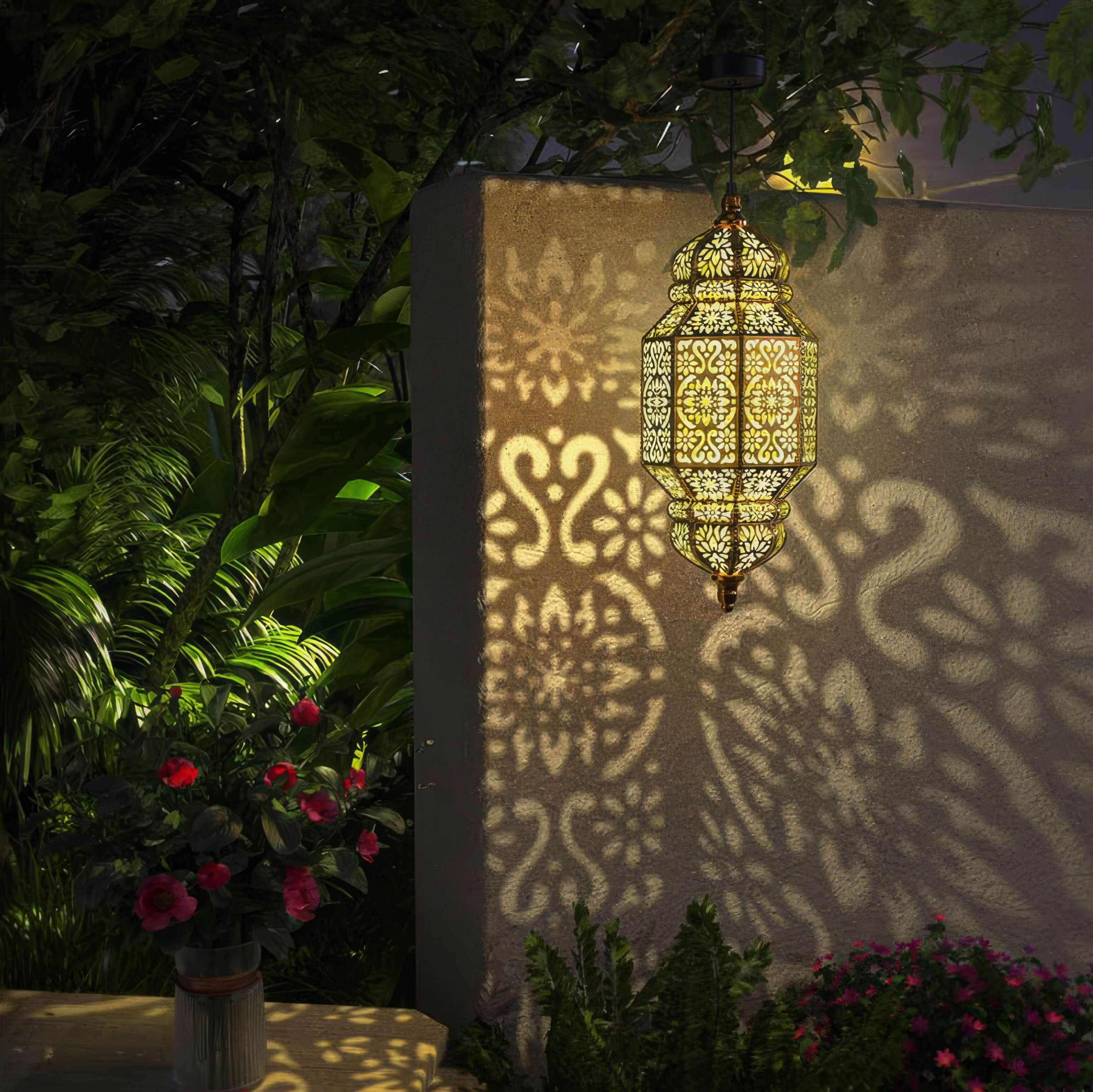 Golden Glory Lantern - Solar-Powered Outdoor Decor