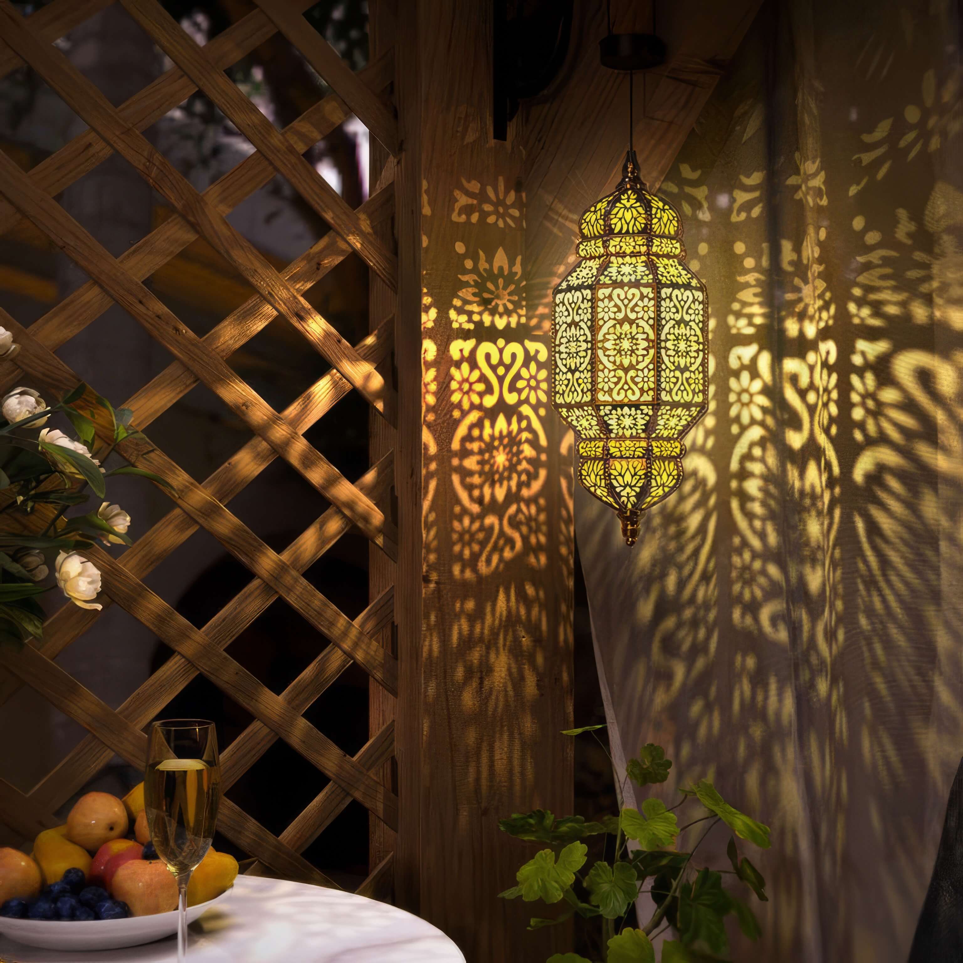 Golden Glory Lantern - Solar-Powered Outdoor Decor