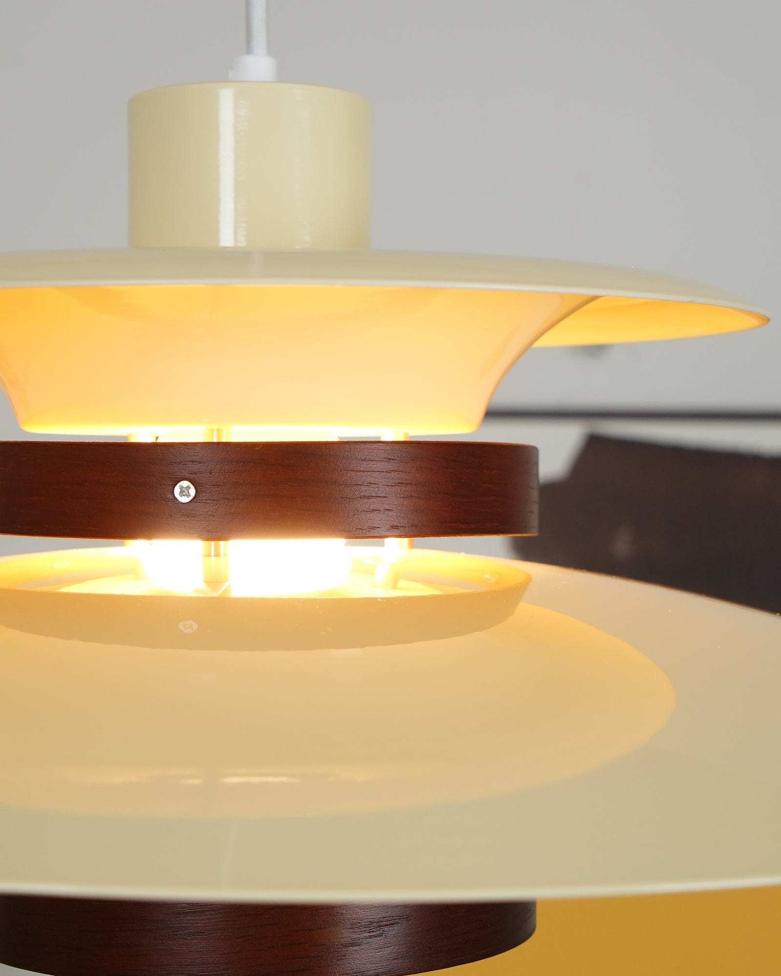 LuxeGlow Pendant – Refined Lighting for Modern Spaces