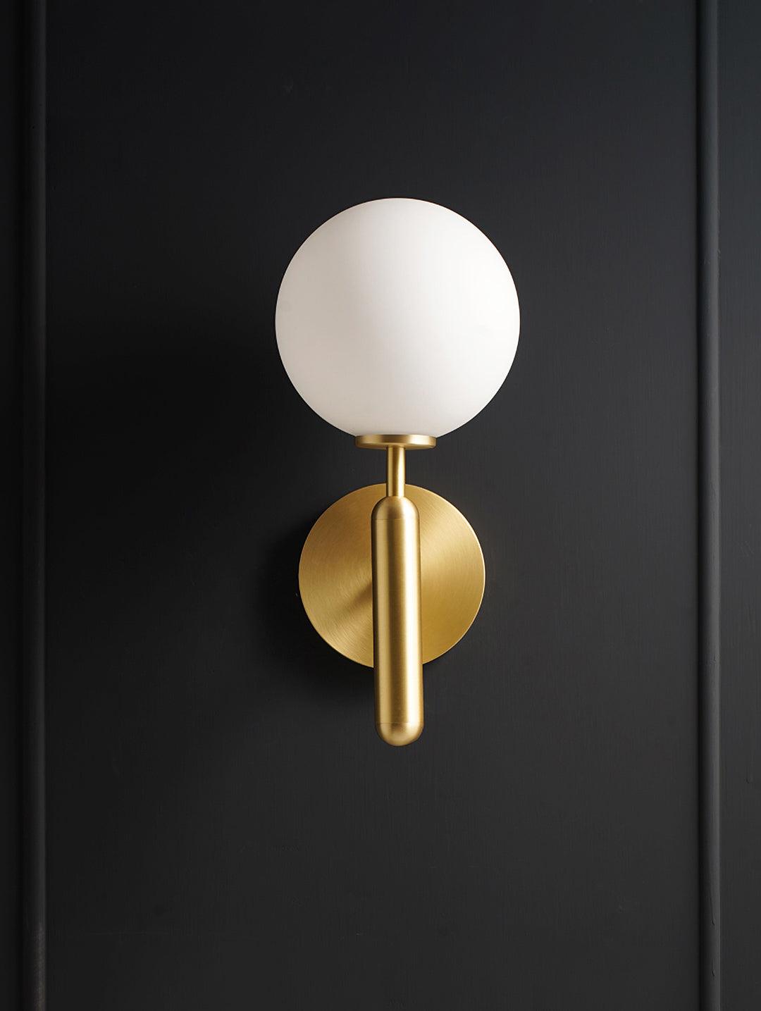 Scandiluxe Wall Light - Elegant Minimalist Design for Modern Interiors