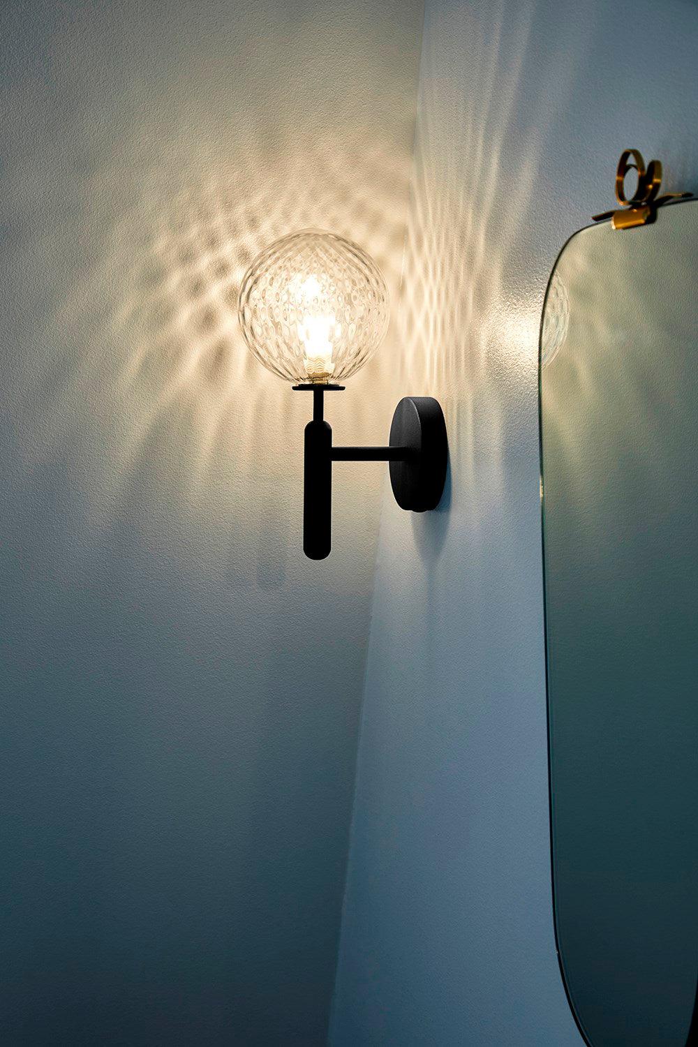 Scandiluxe Wall Light - Elegant Minimalist Design for Modern Interiors