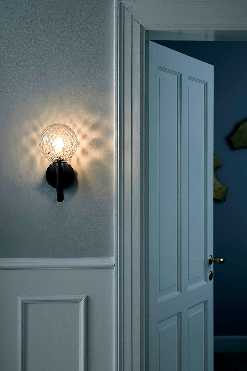 Scandiluxe Wall Light - Elegant Minimalist Design for Modern Interiors