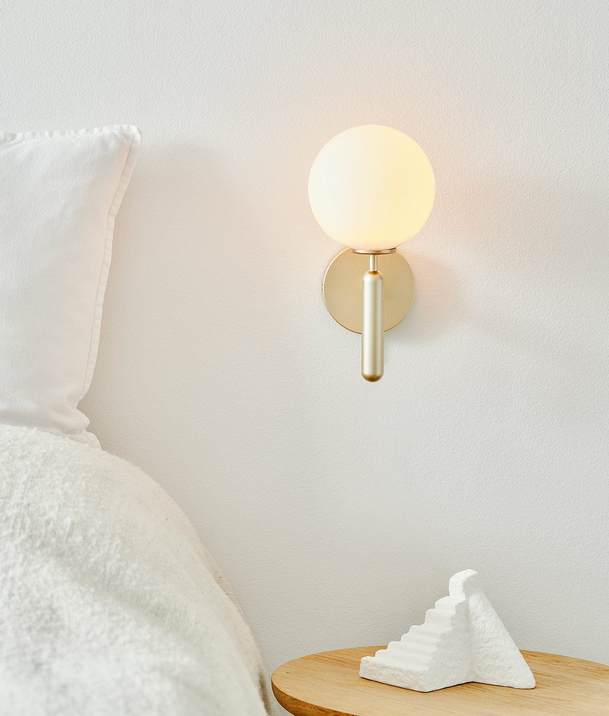 Scandiluxe Wall Light - Elegant Minimalist Design for Modern Interiors