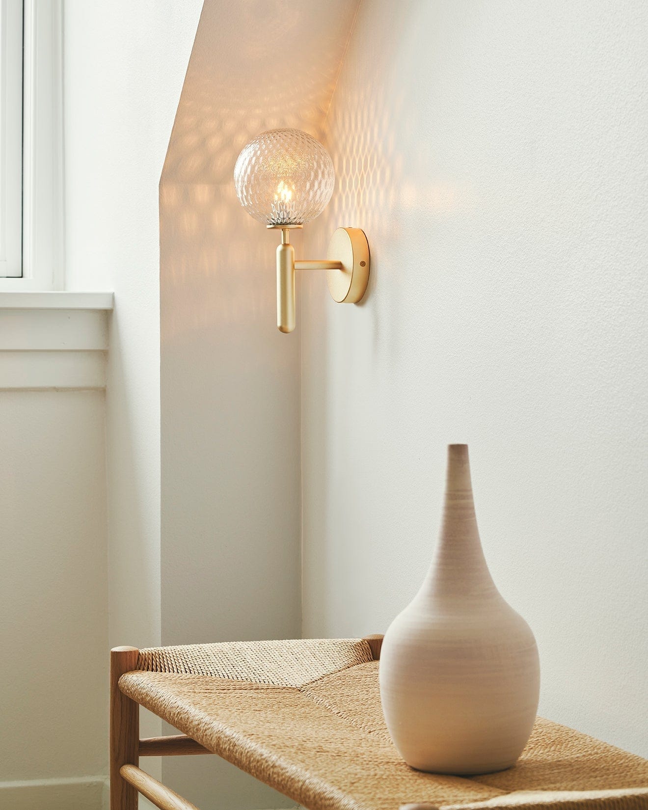 Scandiluxe Wall Light - Elegant Minimalist Design for Modern Interiors