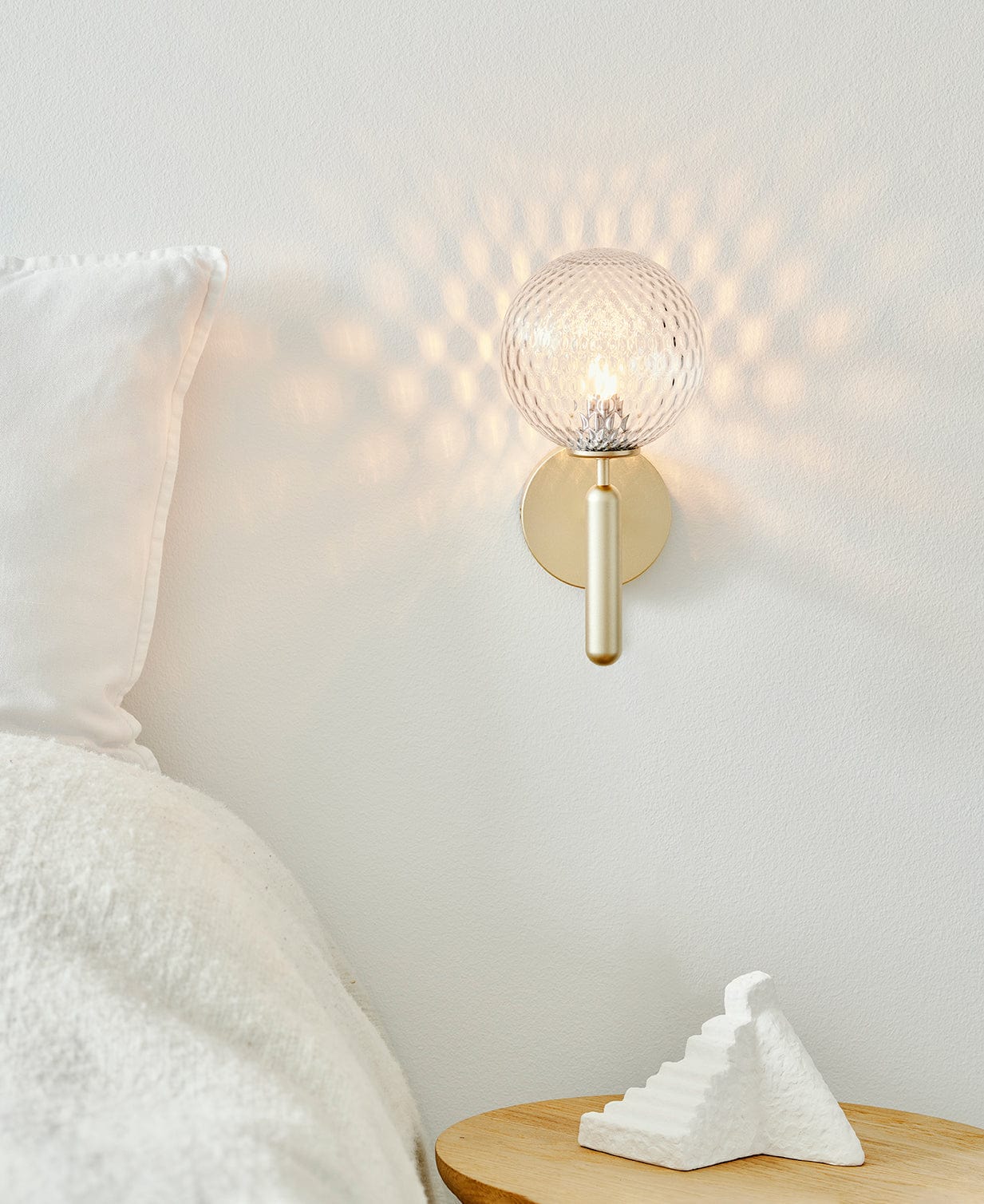 Scandiluxe Wall Light - Elegant Minimalist Design for Modern Interiors