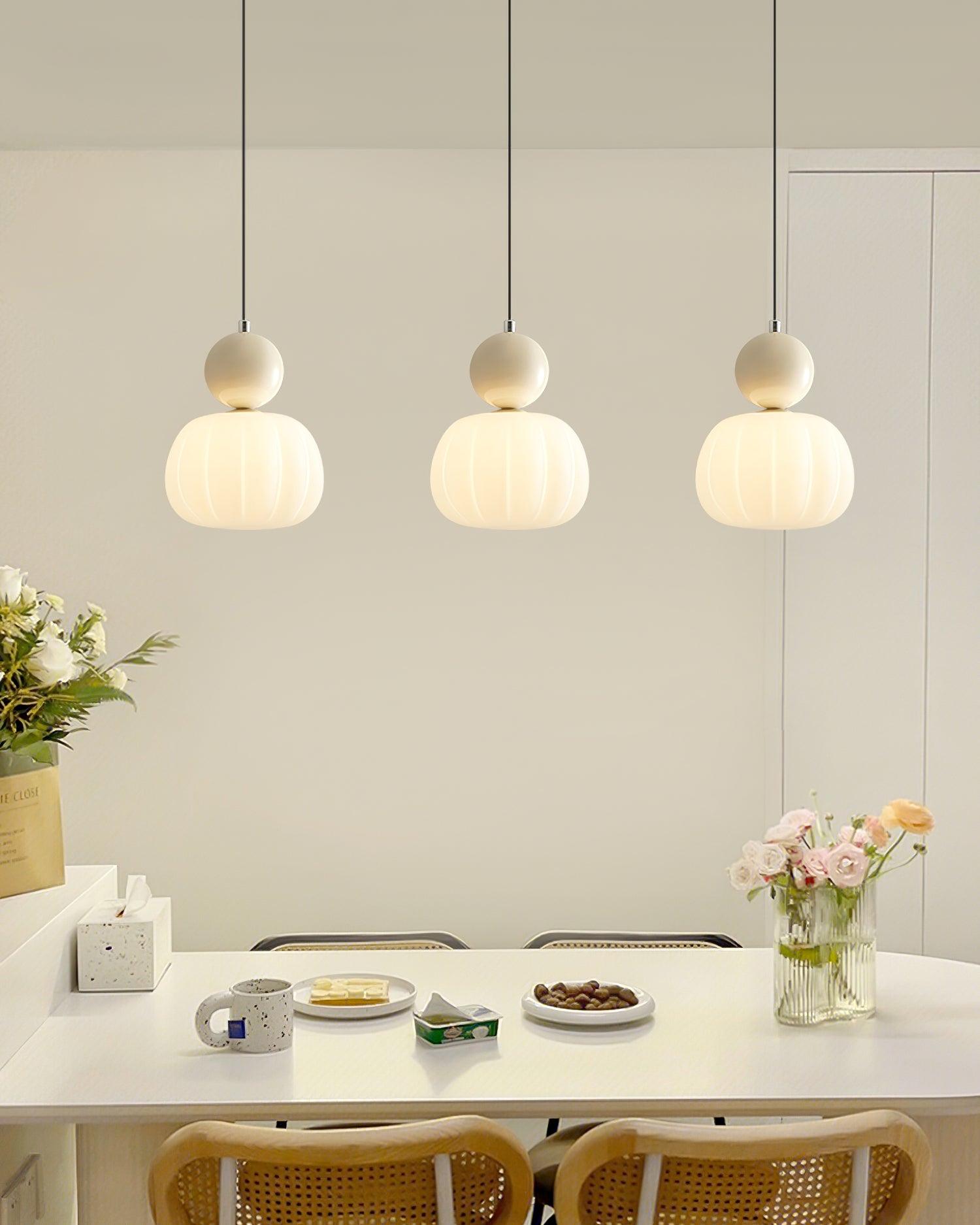 Yedra Pendant Lamp - Elegant Pumpkin-Shaped Design for Sophisticated Interiors