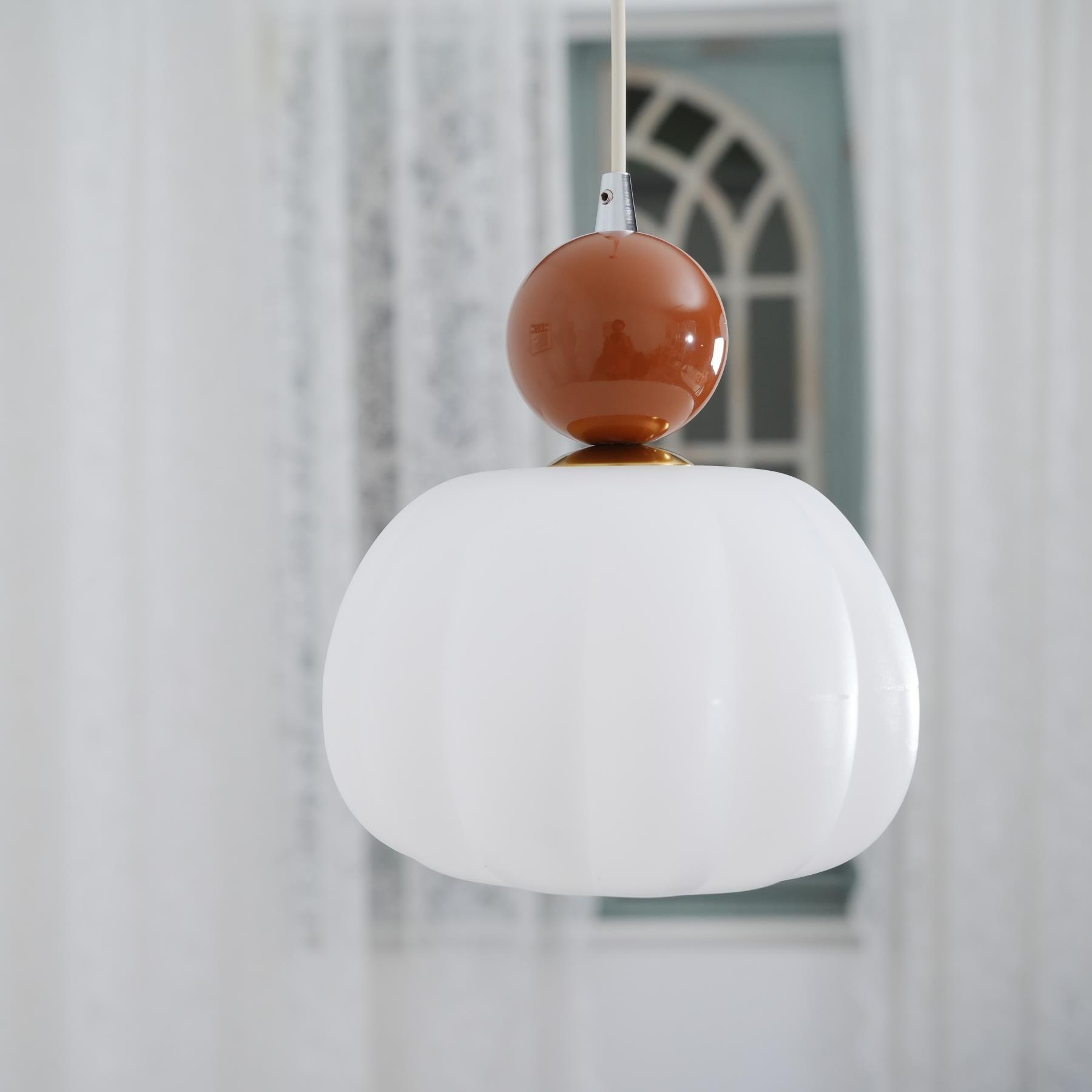 Yedra Pendant Lamp - Elegant Pumpkin-Shaped Design for Sophisticated Interiors