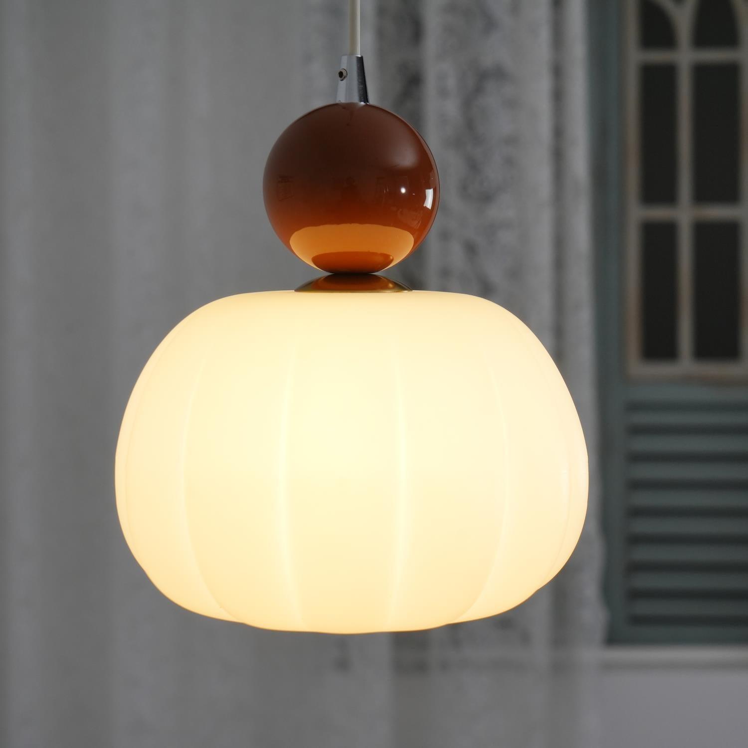 Yedra Pendant Lamp - Elegant Pumpkin-Shaped Design for Sophisticated Interiors