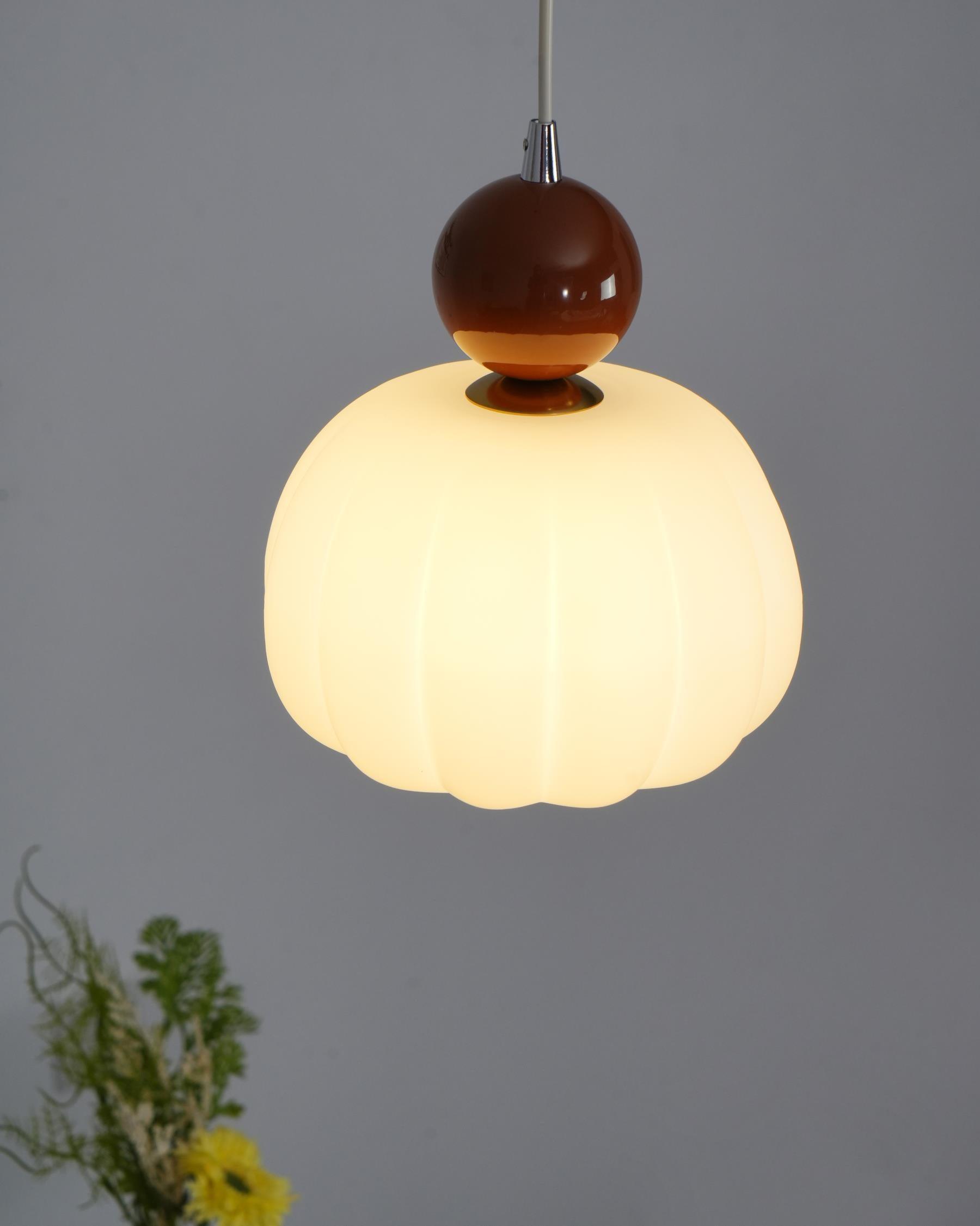 Yedra Pendant Lamp - Elegant Pumpkin-Shaped Design for Sophisticated Interiors