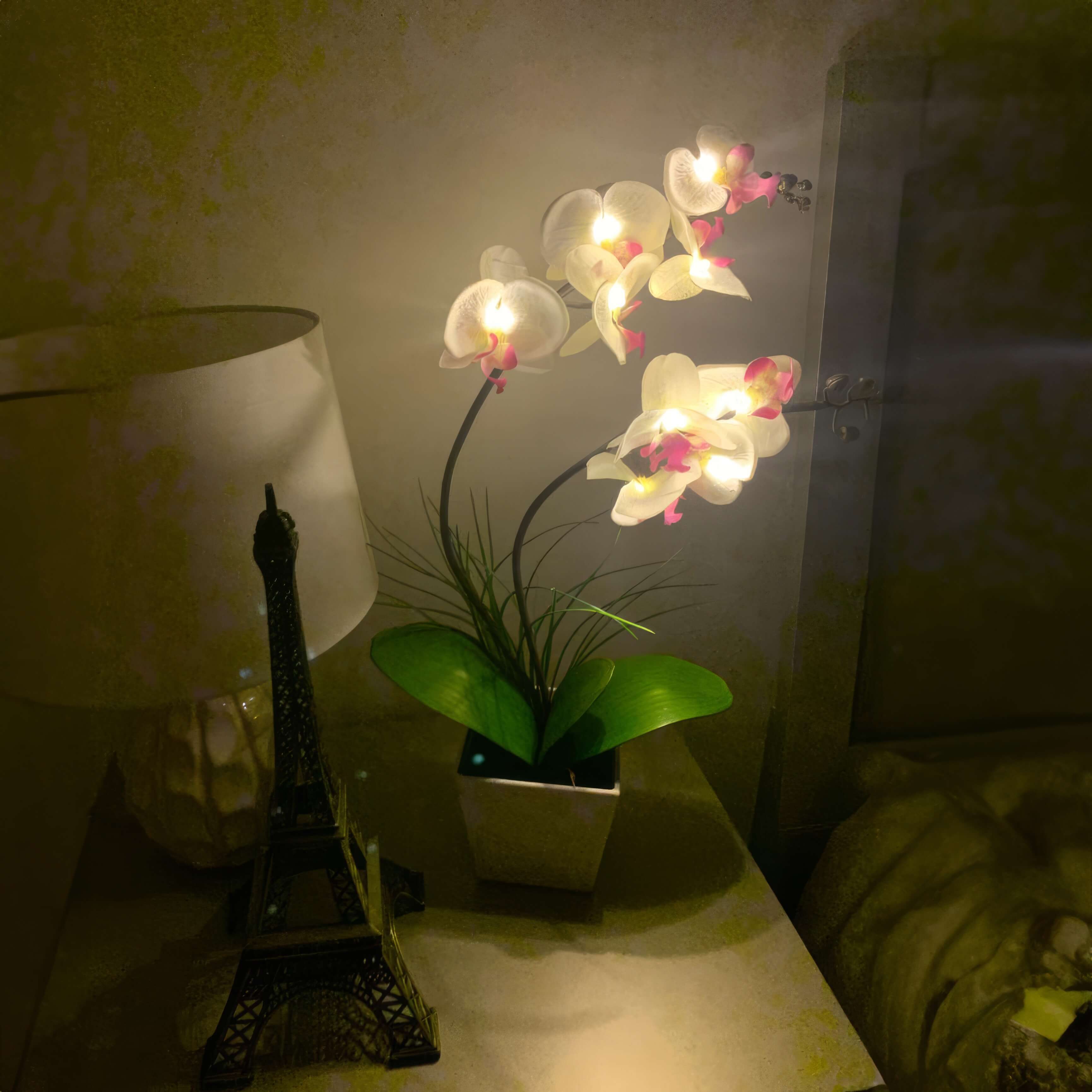 Orchid Oasis Lamp - Elegant Floral Ambient Light