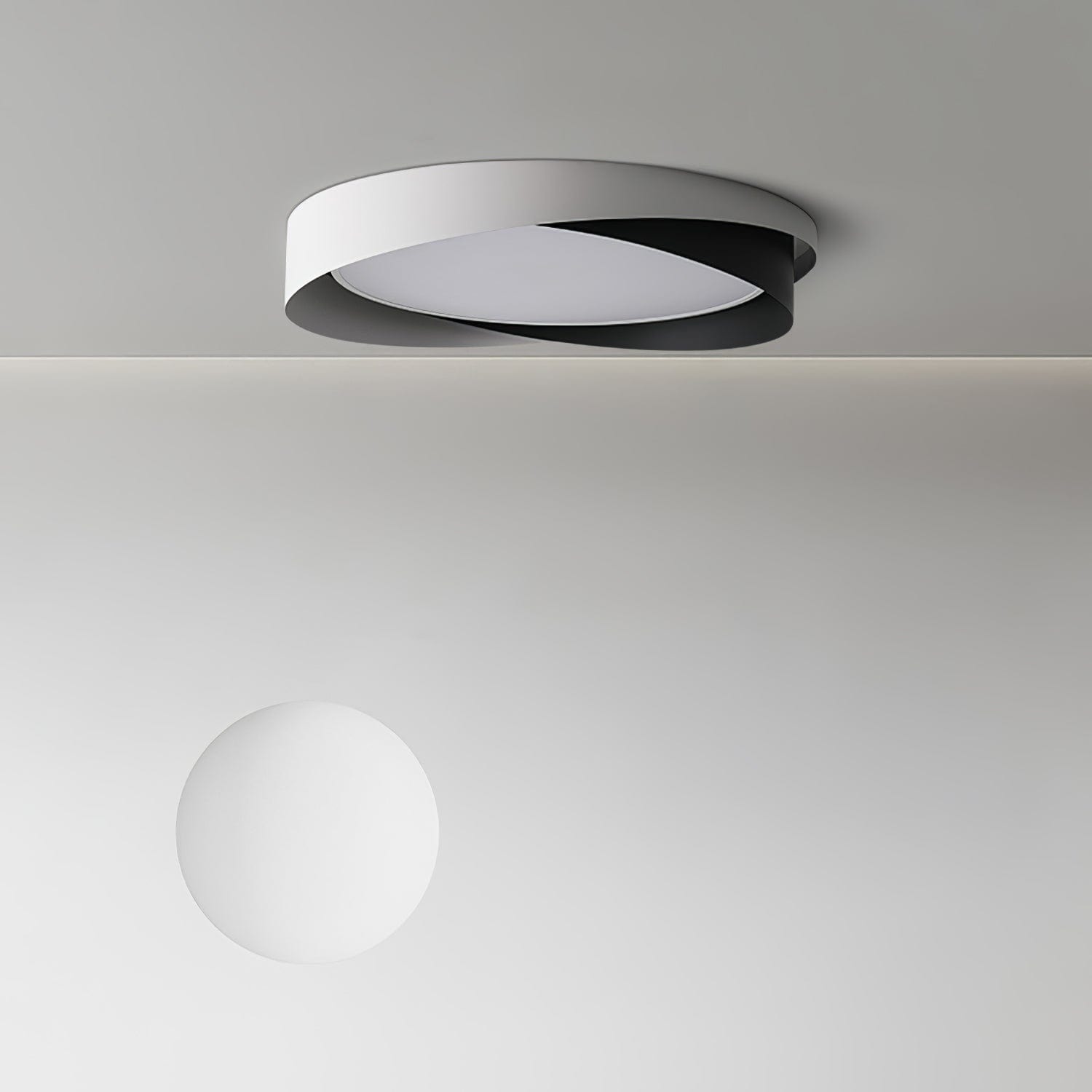 Quinn Ceiling Light – Modern Sophistication with Gentle Illumination