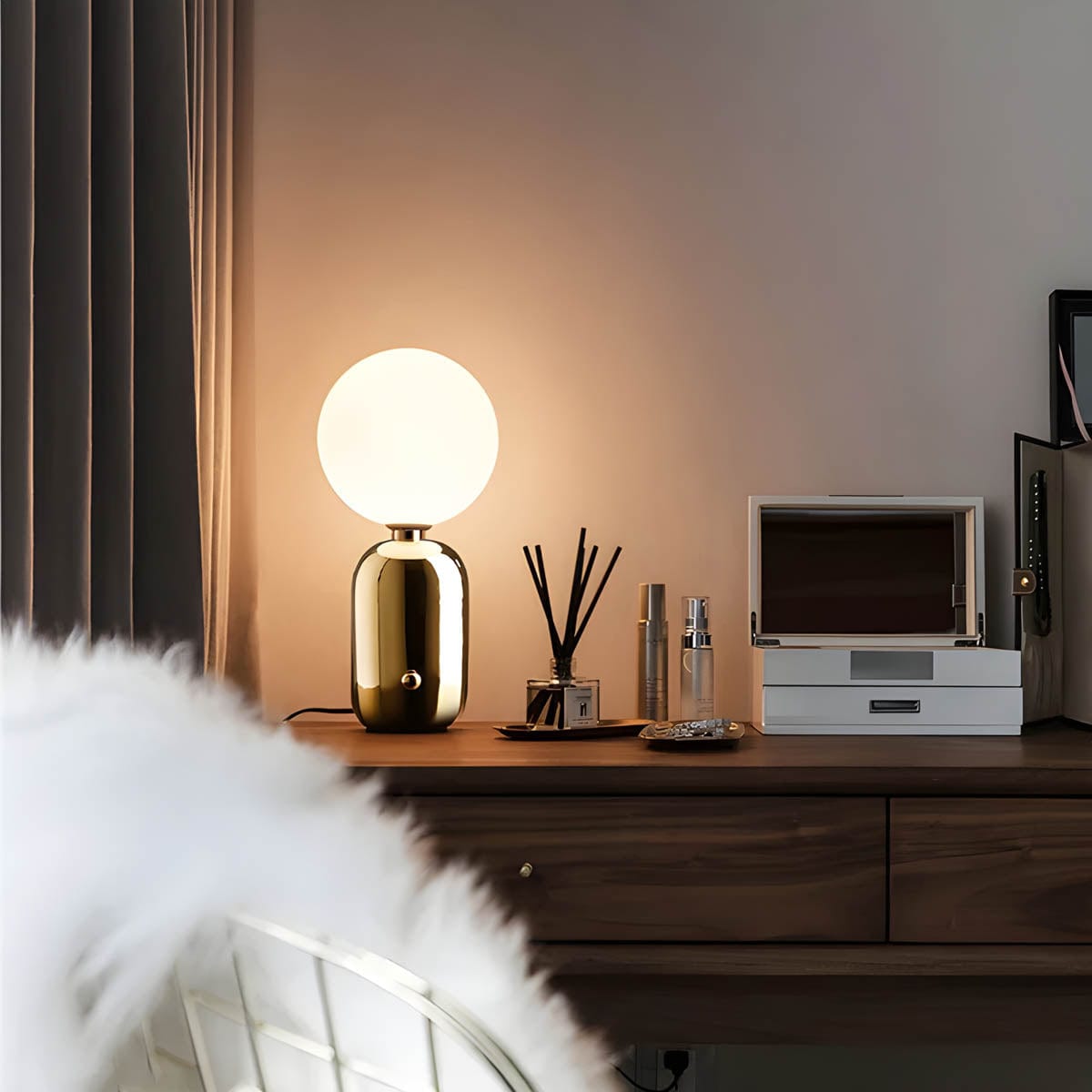 RAISO Table Lamp – Timeless Elegance with Refined Design