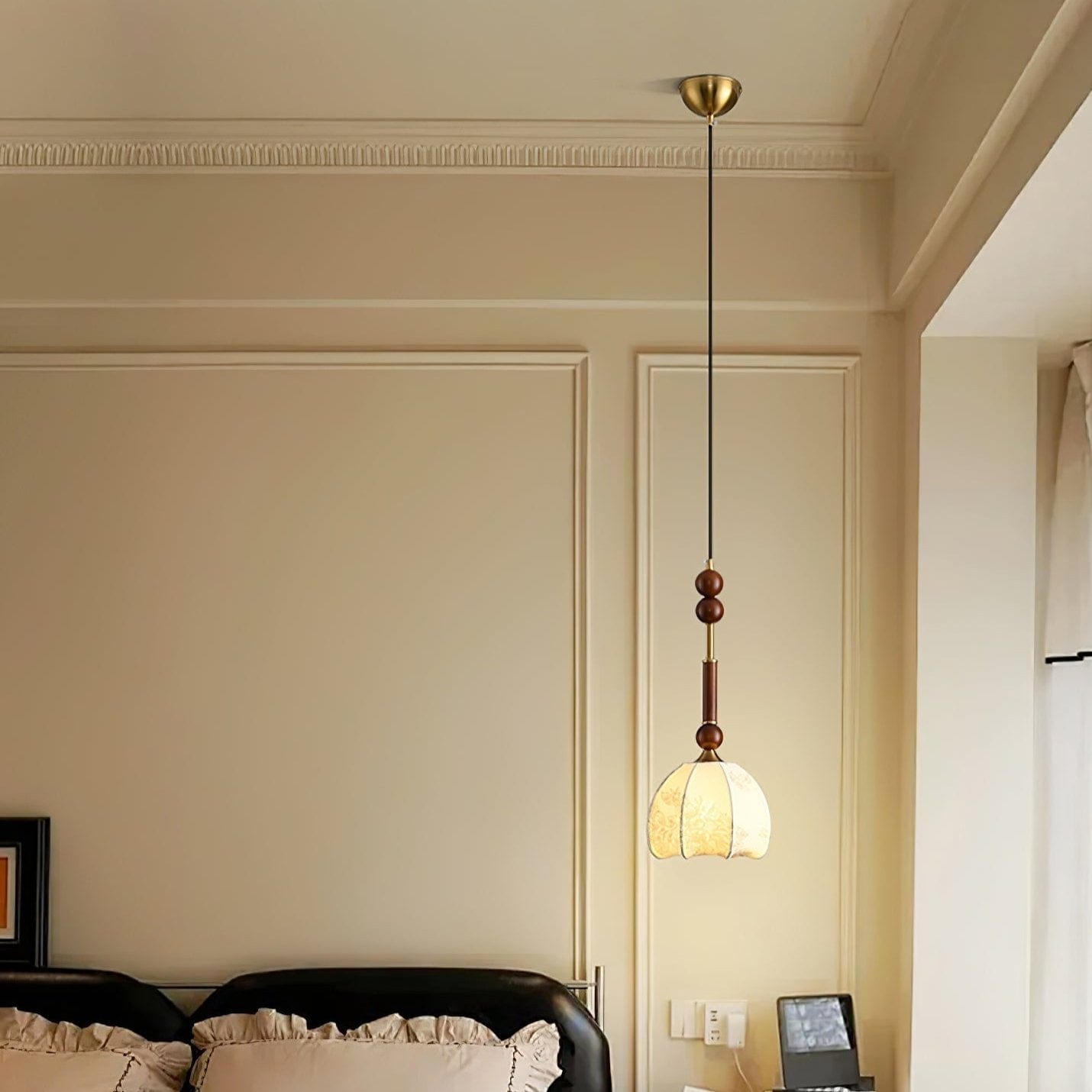 Roma Pendant Lamp – Elegant Wood and Brass Design with Glass Lampshade