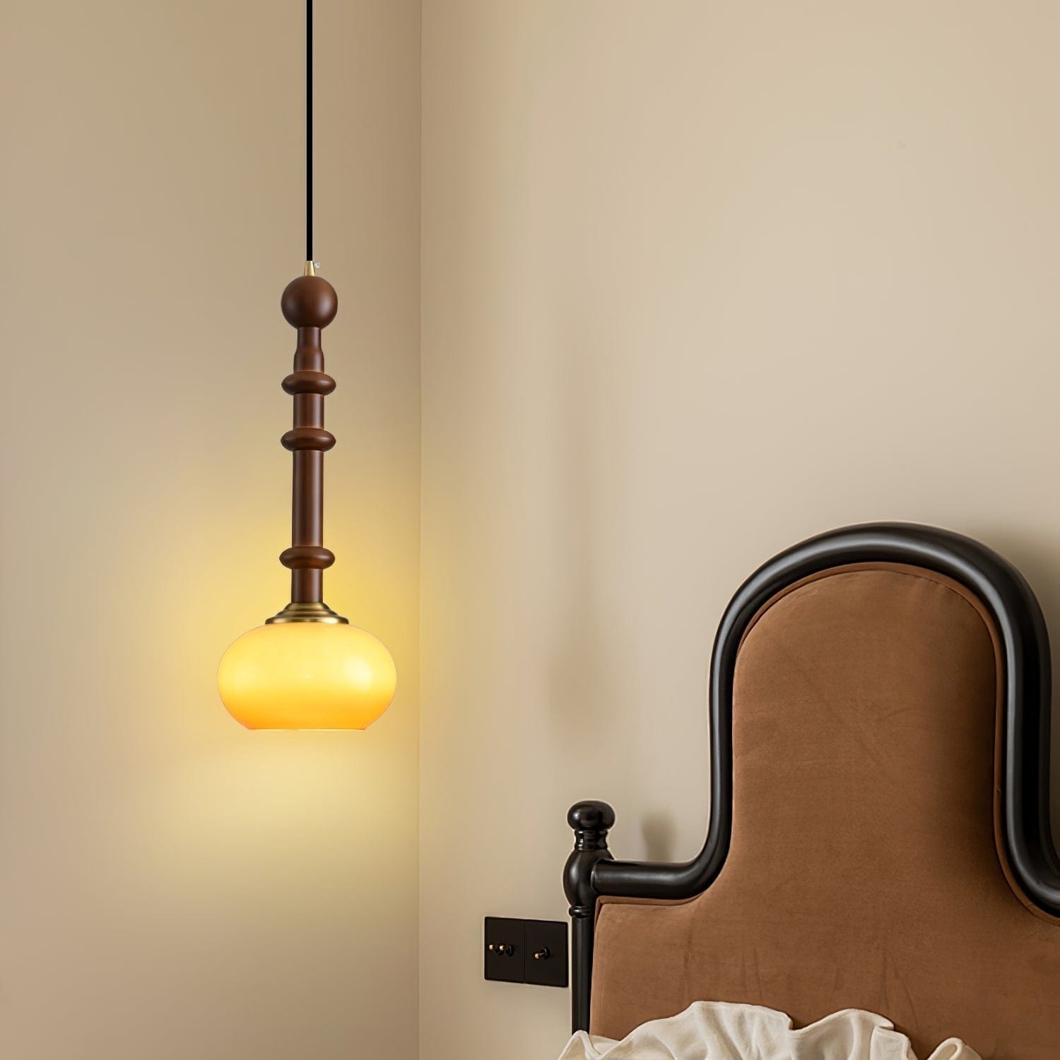 Roma Pendant Lamp – Elegant Wood and Brass Design with Glass Lampshade