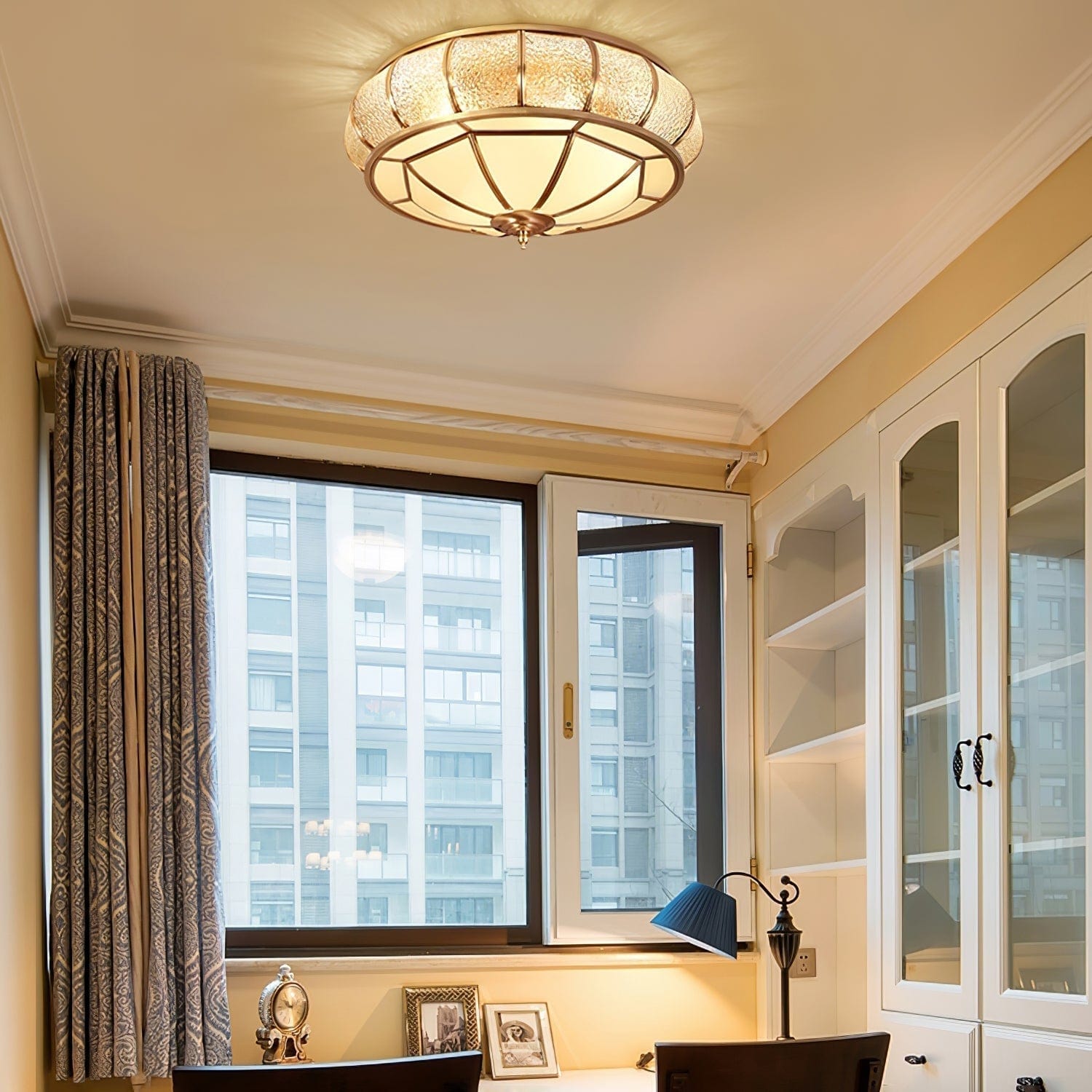 Round Textured Glass Ceiling Light - Elegant Flush Mount LED Fixture for Soft Ambient Lighting