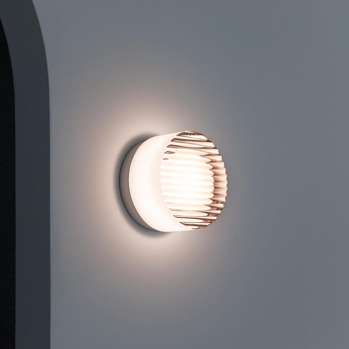 Modern Round LED Wall Light for Indoor and Outdoor Use