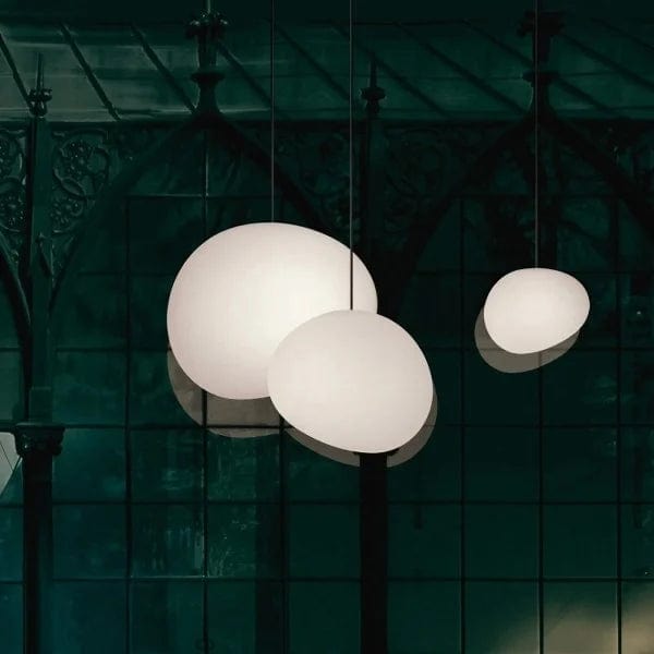 GlowSphere Pendant Light – Minimalist Elegance