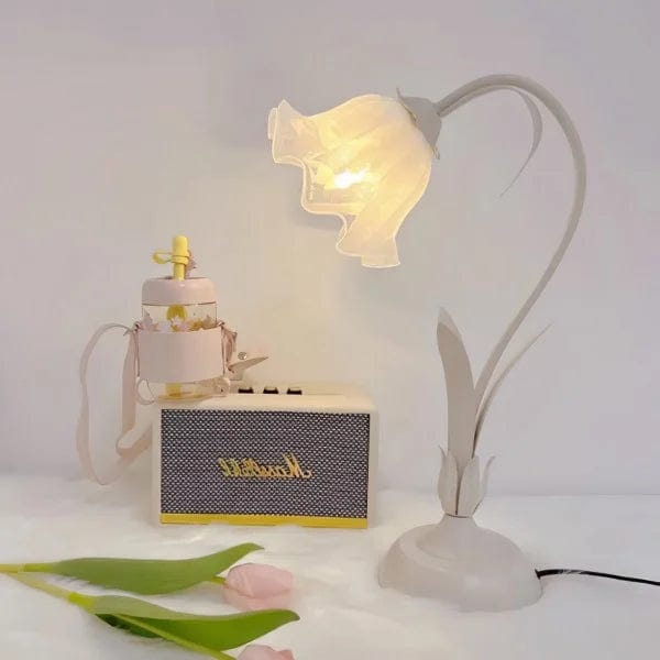 Vintage Adjustable Flower Table Lamp – Elegant, Nostalgic Design with Practical Lighting